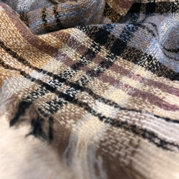 NWT Plaid Blanket Scarf Wrap - Picture 5 of 7